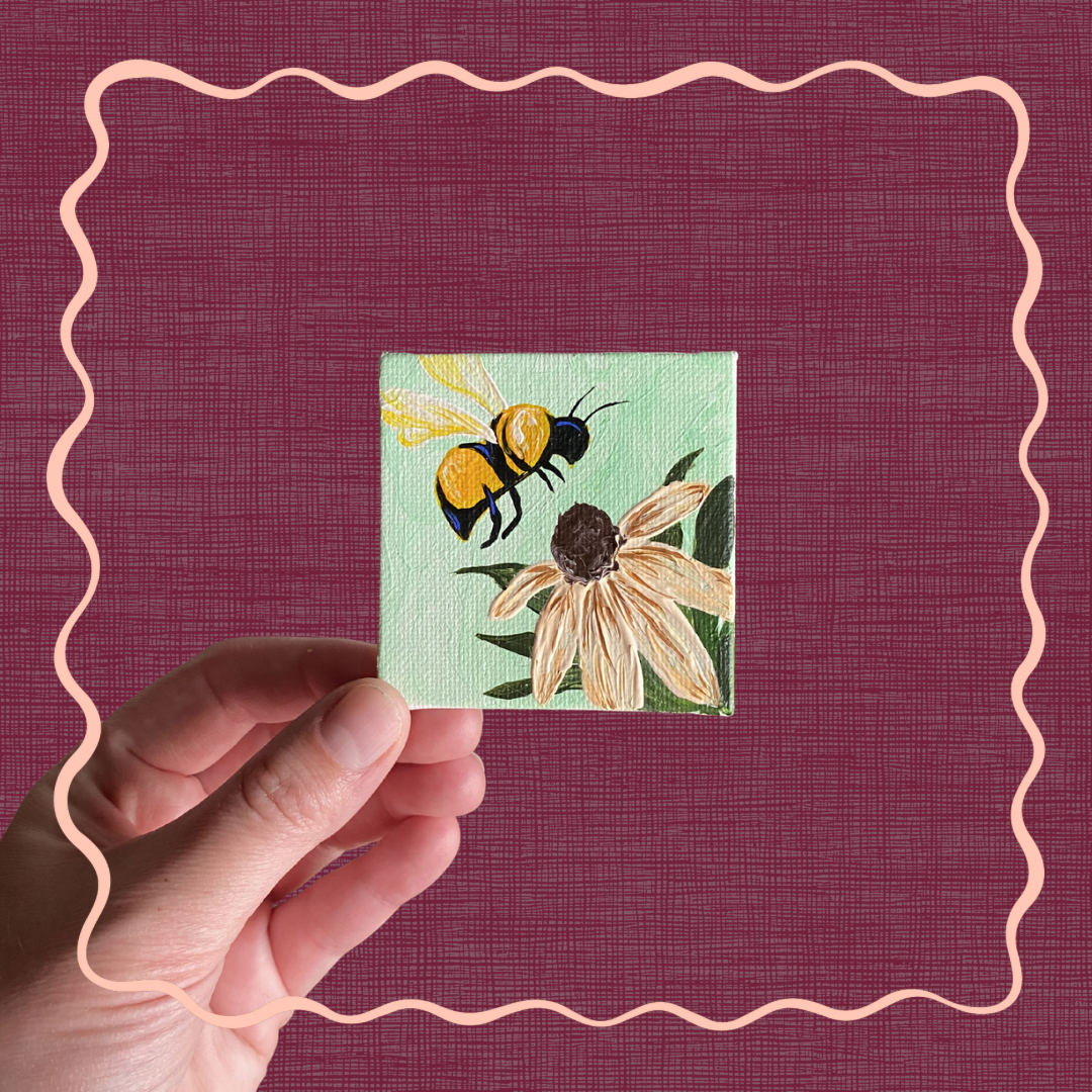Bee with Daisy Miniature