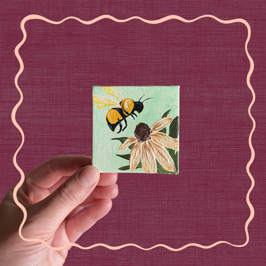Bee with Daisy Miniature